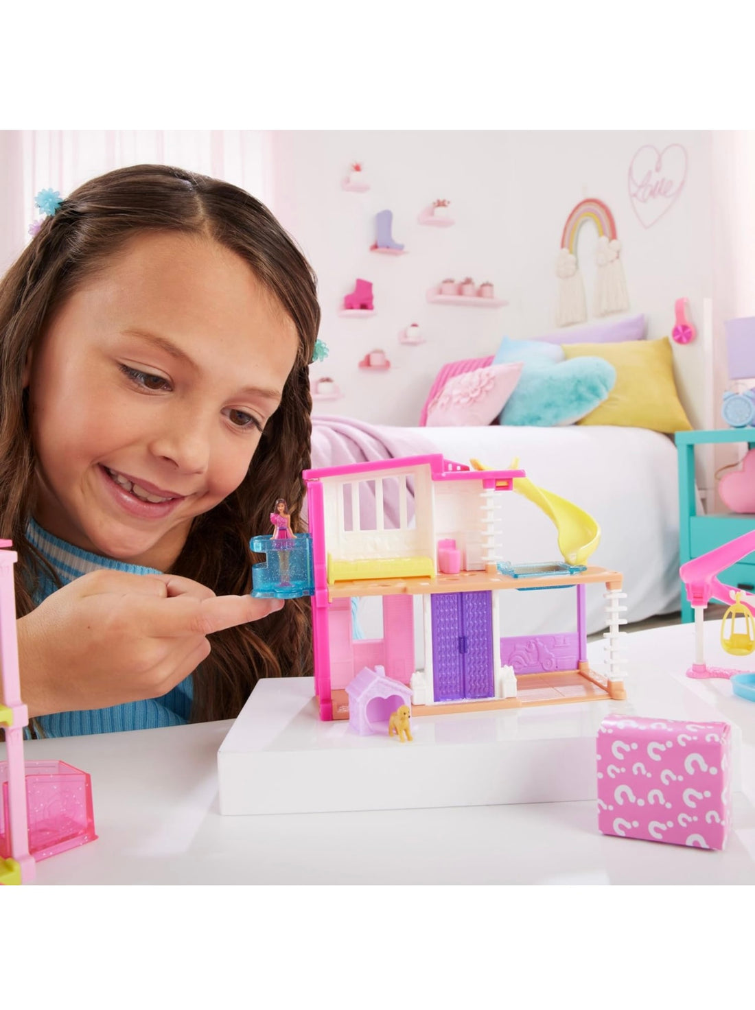 Barbieland - Mini casa dei sogni con accessori e bambola a sorpresa