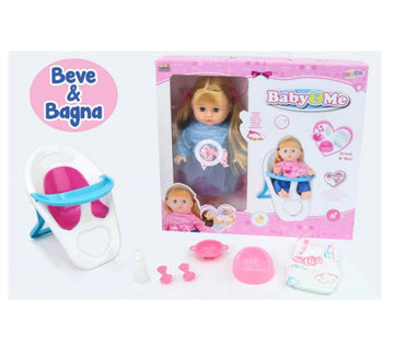 Baby&Me- Bambola parlante con seggiolone beve e pipì con accessori inclusi